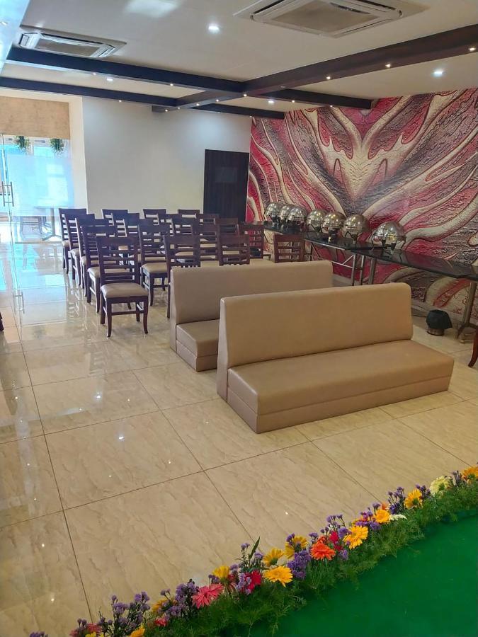 Kvr Capitol Suites Vidzsajavádá Kültér fotó