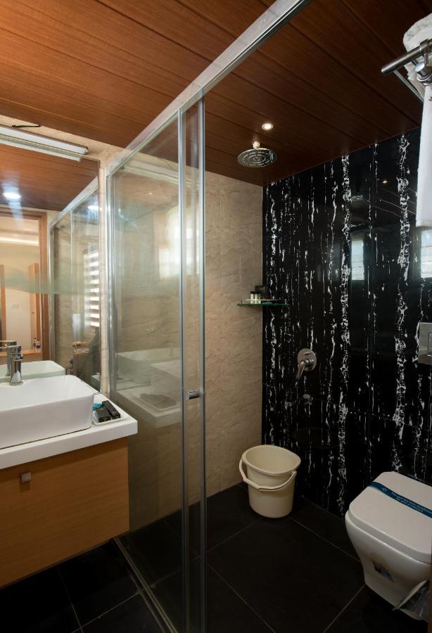Kvr Capitol Suites Vidzsajavádá Kültér fotó