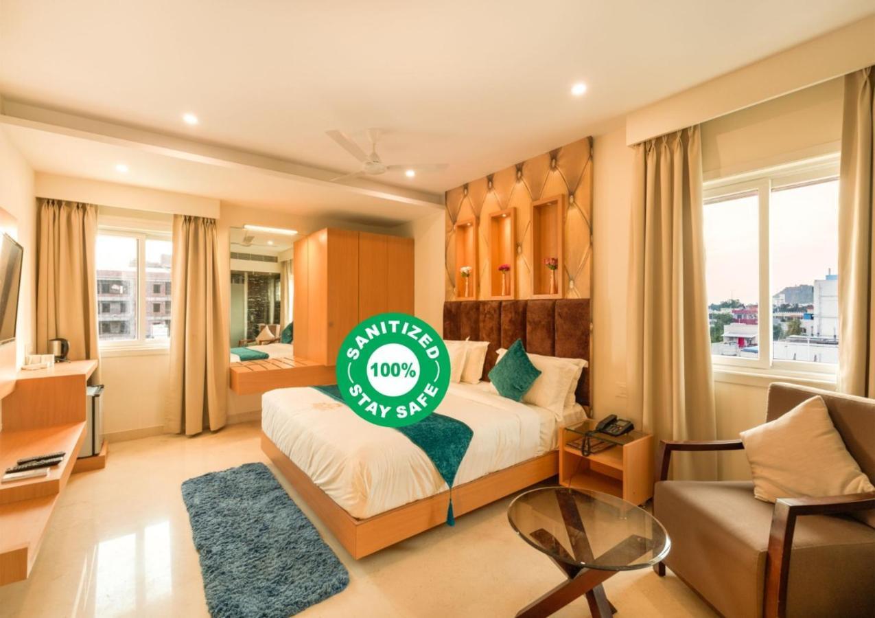 Kvr Capitol Suites Vidzsajavádá Kültér fotó